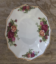 Old Country Rose's Royal Albert Bone China England 1962 Royal Albert LTD